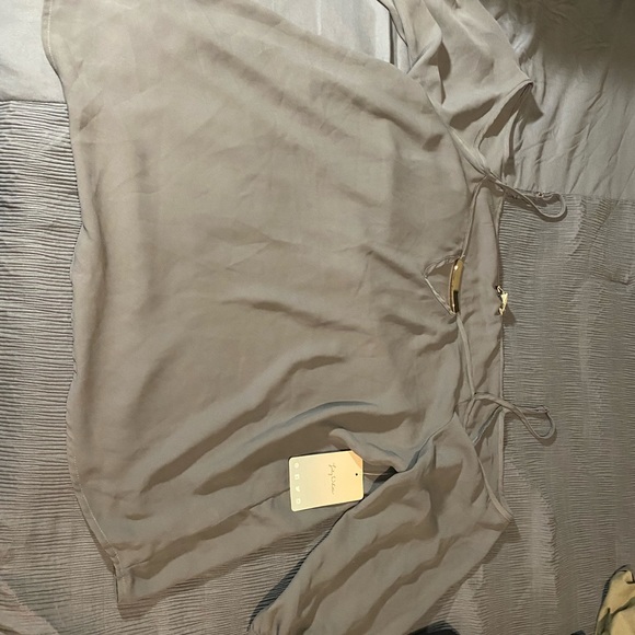 Grey off thaw shoulder top with spaghetti straps and a hardware detail. - Picture 3 of 3